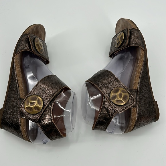 Taos‎ Pyramid Bronze Leather Wedge Sandal Women's EU 40 - Picture 6 of 9